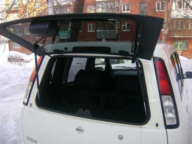 2000 Nissan Cube