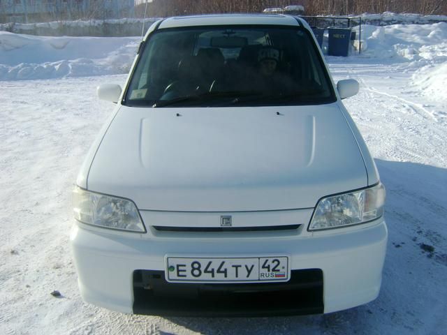 2000 Nissan Cube