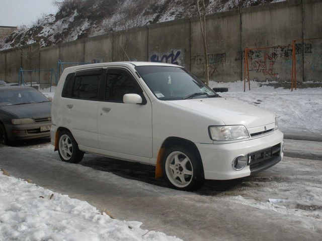 2000 Nissan Cube