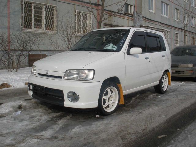 2000 Nissan Cube