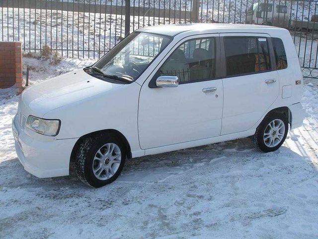 2000 Nissan Cube