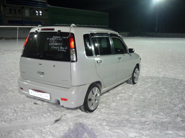 2000 Nissan Cube