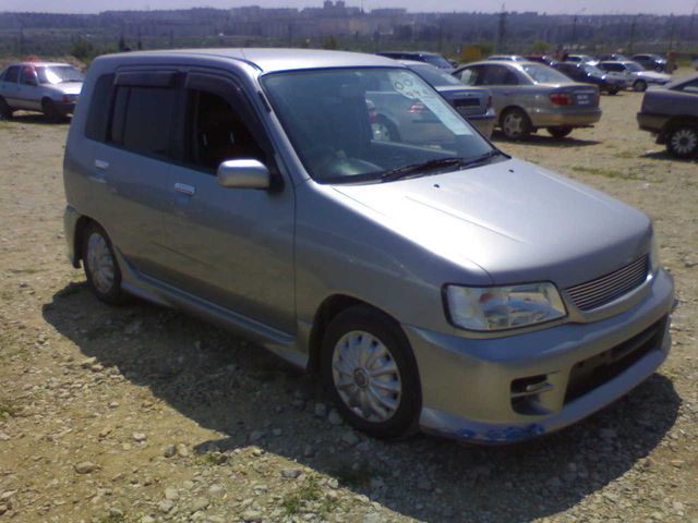 2000 Nissan Cube