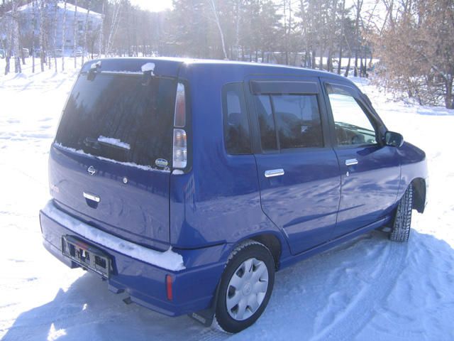 2000 Nissan Cube