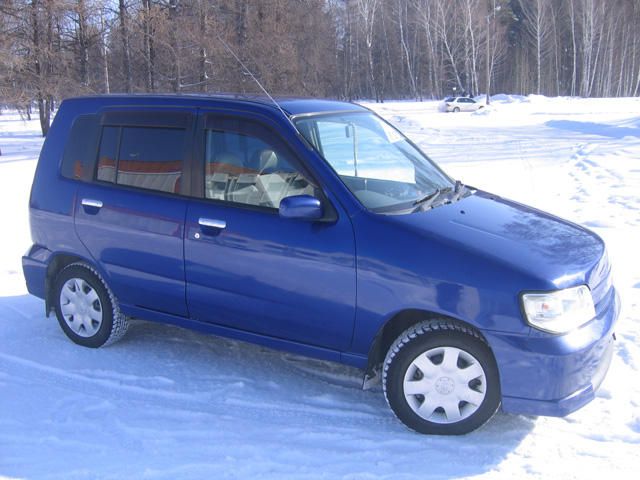 2000 Nissan Cube