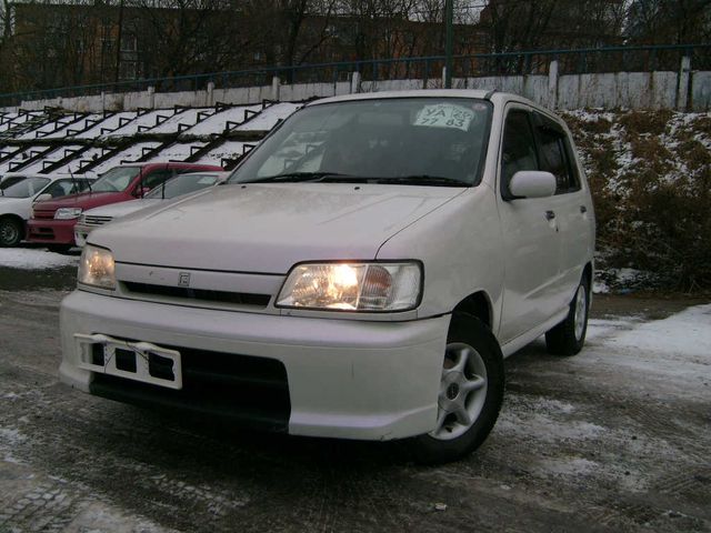 2000 Nissan Cube