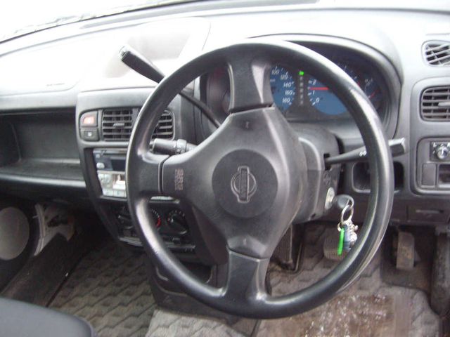 2000 Nissan Cube