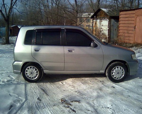 2000 Nissan Cube