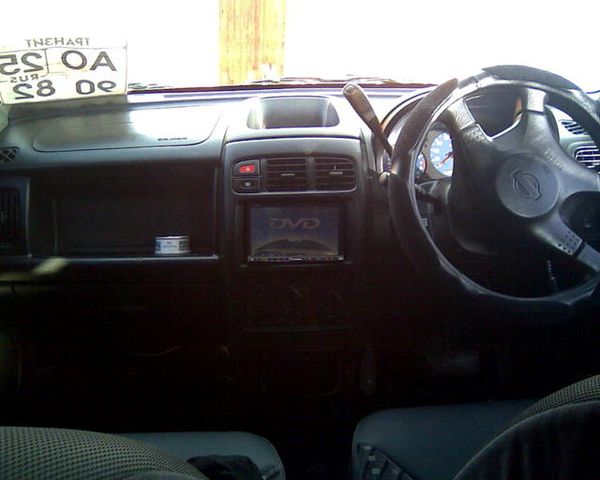 2000 Nissan Cube