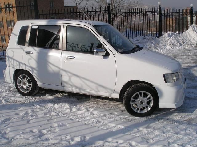 2000 Nissan Cube