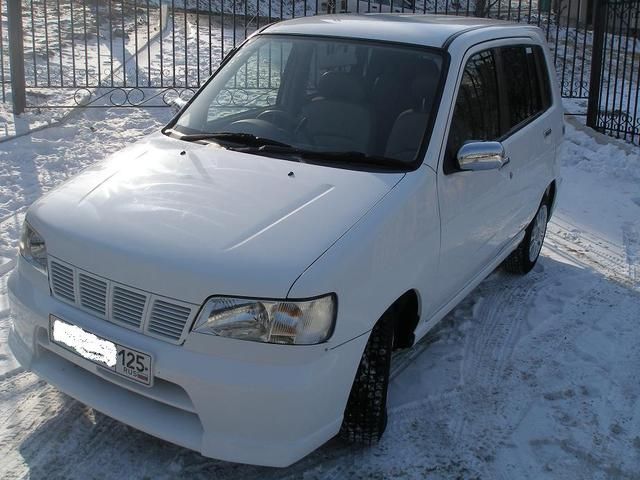 2000 Nissan Cube