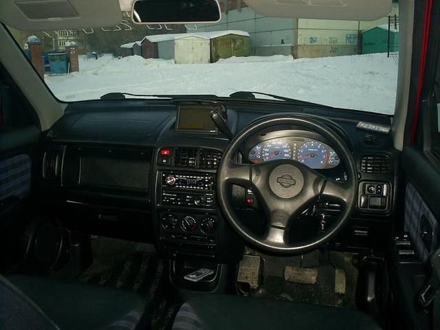 2000 Nissan Cube
