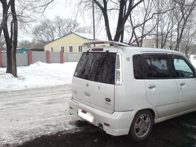 2000 Nissan Cube