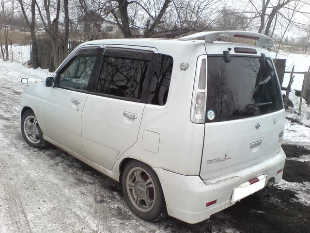 2000 Nissan Cube