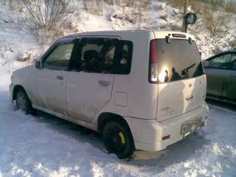 2000 Nissan Cube