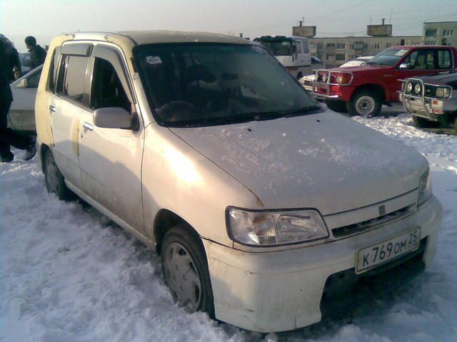 2000 Nissan Cube