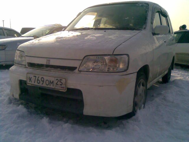 2000 Nissan Cube