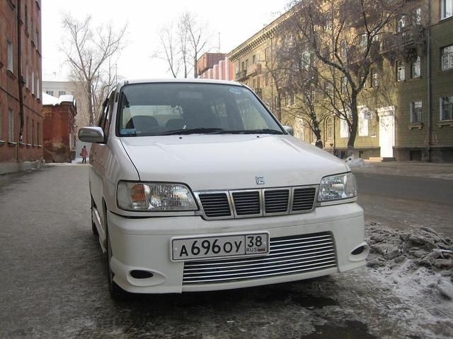 2000 Nissan Cube