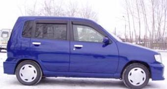 2000 Nissan Cube