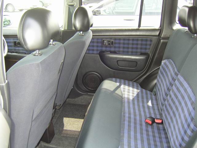 2000 Nissan Cube Pics