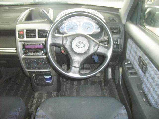 2000 Nissan Cube Photos