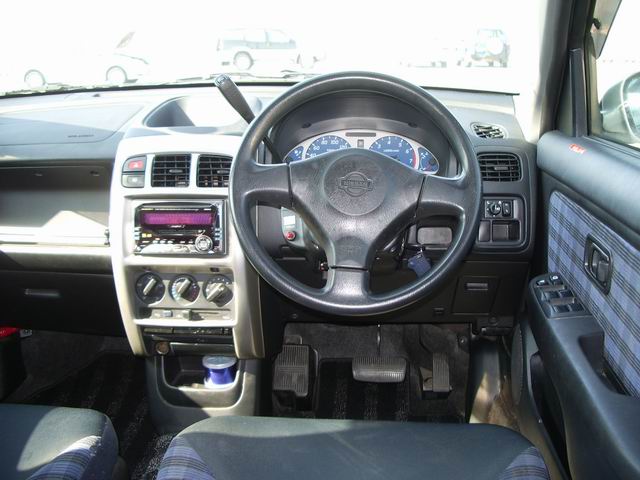 2000 Nissan Cube Pics
