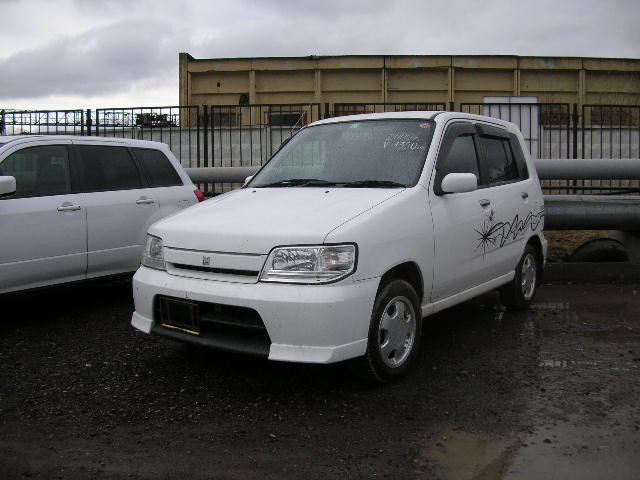 2000 Nissan Cube Photos