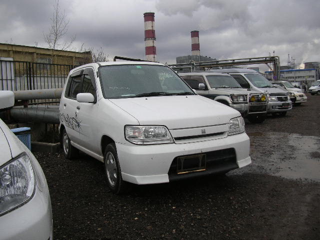 2000 Nissan Cube Pictures