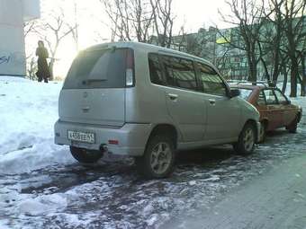 2000 Nissan Cube Photos