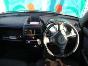 2000 Nissan Cube Photos