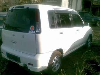 2000 Nissan Cube Photos