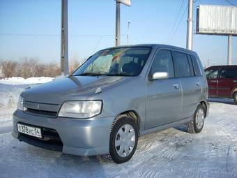 2000 Nissan Cube Photos