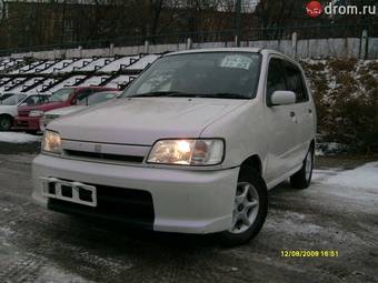 2000 Nissan Cube Photos