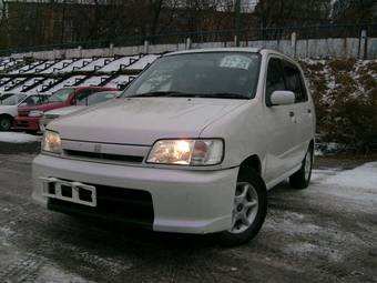 2000 Nissan Cube Photos