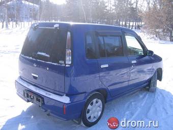 2000 Nissan Cube Photos