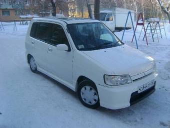 2000 Nissan Cube Photos