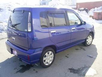 2000 Nissan Cube Photos