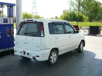 2000 Nissan Cube Photos