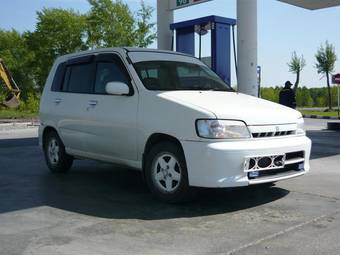 2000 Nissan Cube Photos