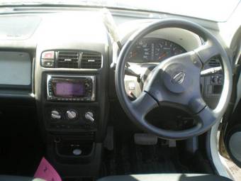 2000 Nissan Cube Photos