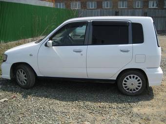 2000 Nissan Cube Photos