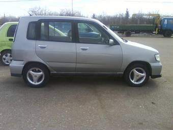 2000 Nissan Cube Photos