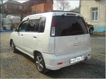 2000 Nissan Cube Photos