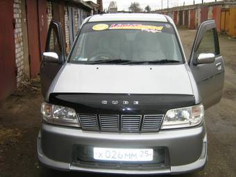 2000 Nissan Cube Photos