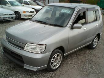 2000 Nissan Cube Photos