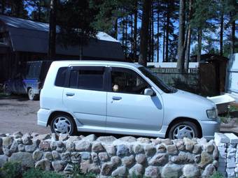 2000 Nissan Cube Pictures