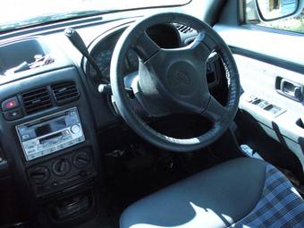 2000 Nissan Cube Photos