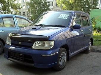 2000 Nissan Cube Photos