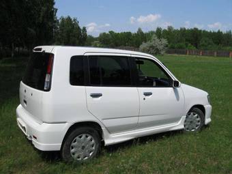 2000 Nissan Cube Photos