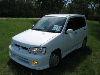 2000 Nissan Cube Photos
